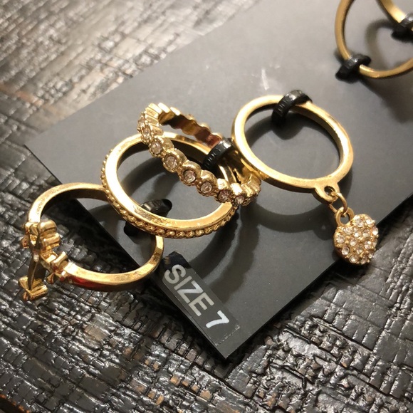 NWT GBG 6 Ring Set Size 7! Gold Tone! - Picture 4 of 4